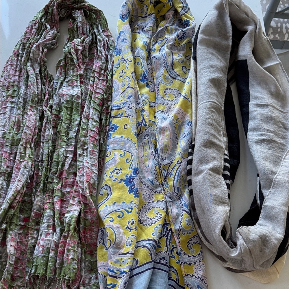Floral and Paisley Patterned Scarves Set (set of 3) 🧣 *New ✨
